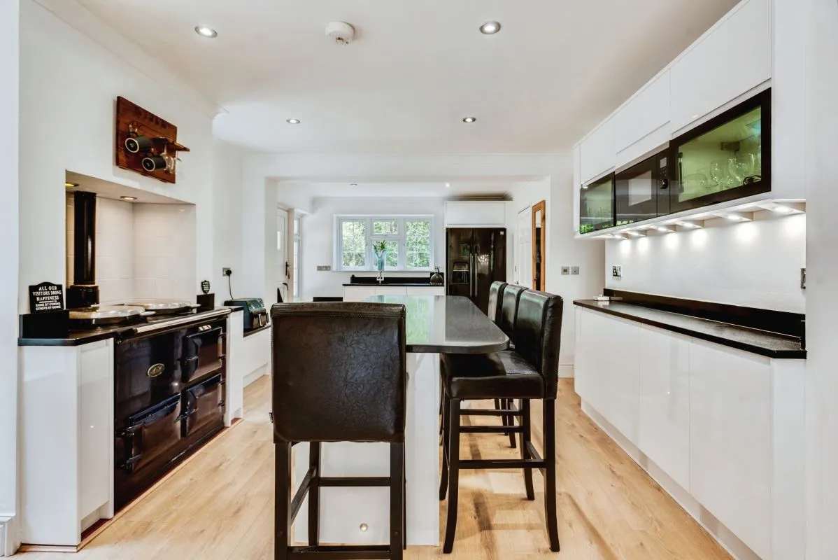 Bishops Green, Newbury, Berkshire, RG20 4HS - Online Auctions