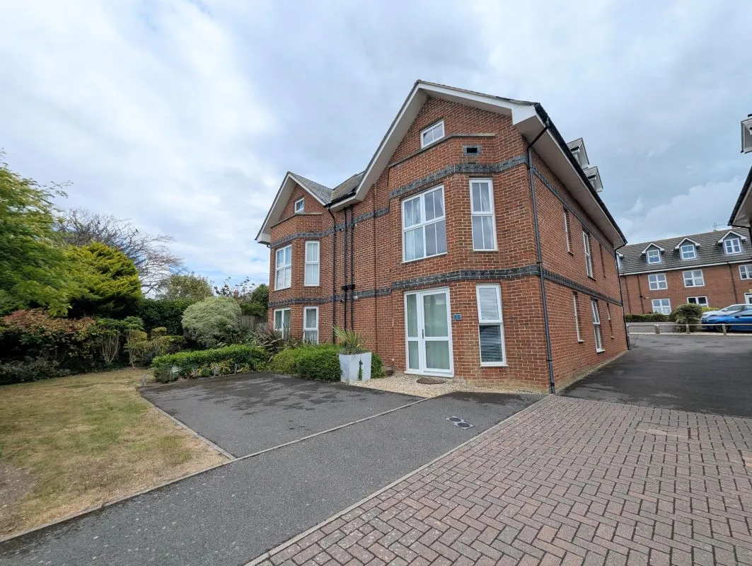 644 Dorchester Road, Weymouth, Dorset, DT3 5FL - Online Auctions