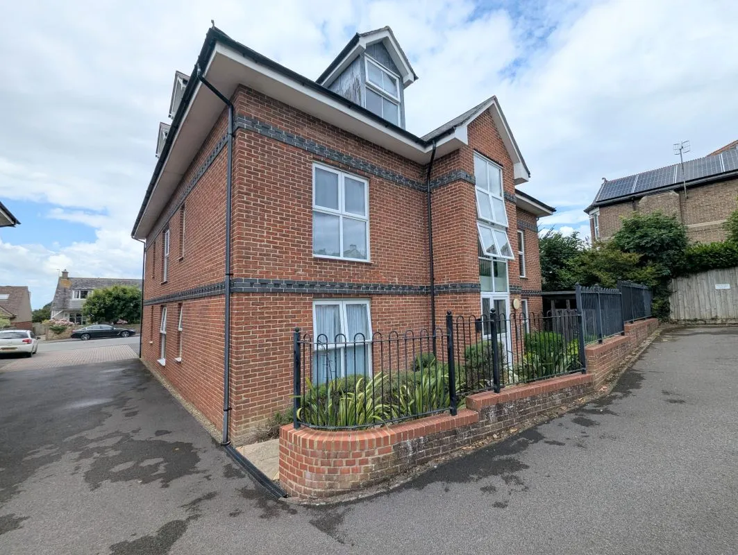644 Dorchester Road, Weymouth, Dorset, DT3 5FL - Online Auctions