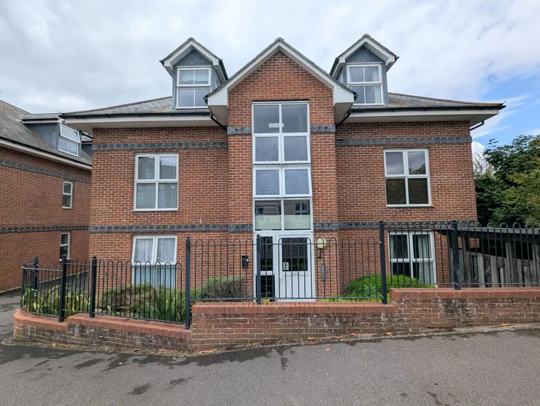 644 Dorchester Road, Weymouth, Dorset, DT3 5FL - Online Auctions