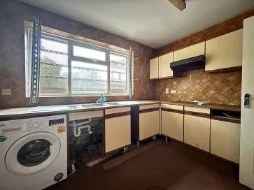 Property for Auction in South West - Flat 2, Crescent Court, 33 Chine Crescent, Bournemouth, Dorset BH2 5LA