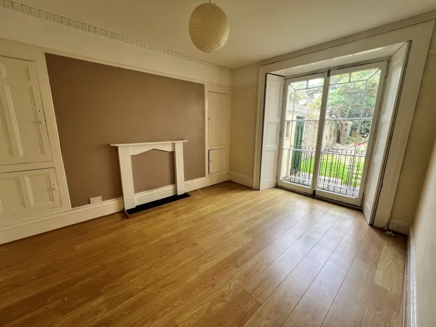 Property for Auction in South West - Flat 3, 19 Caroline Place, Plymouth, Devon PL1 3PS