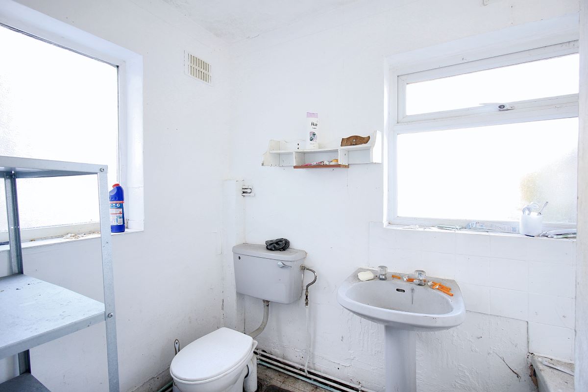 Grimsby, South Humberside, DN32 8BG - Online Auctions
