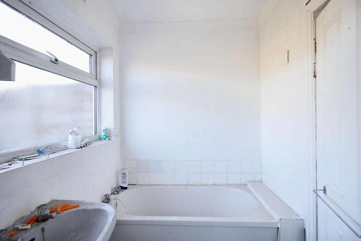 Grimsby, South Humberside, DN32 8BG - Online Auctions