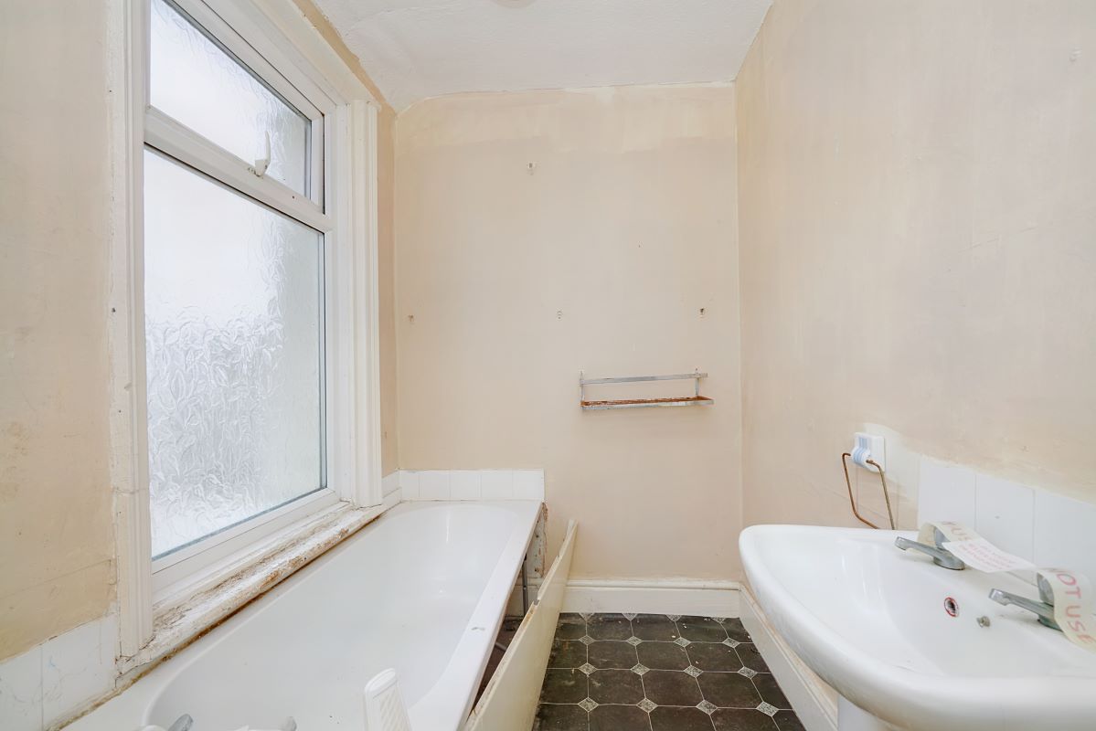 Blackpool, Lancashire, FY1 4AE - Online Auctions