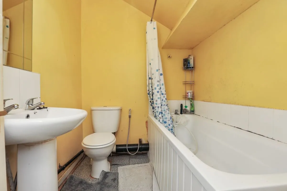 6 Forest Road, Southport, Merseyside, PR8 6ST - Online Auctions