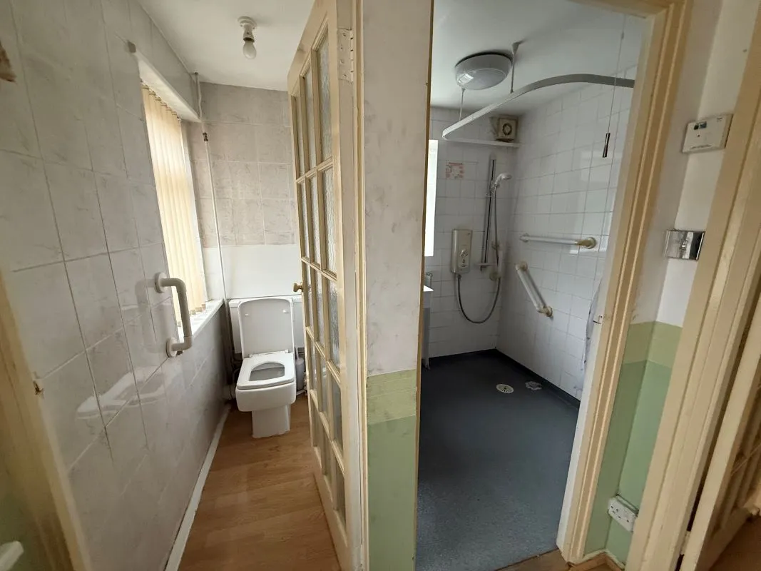 Holmewood, Chesterfield, Derbyshire, S42 5TP - Online Auctions