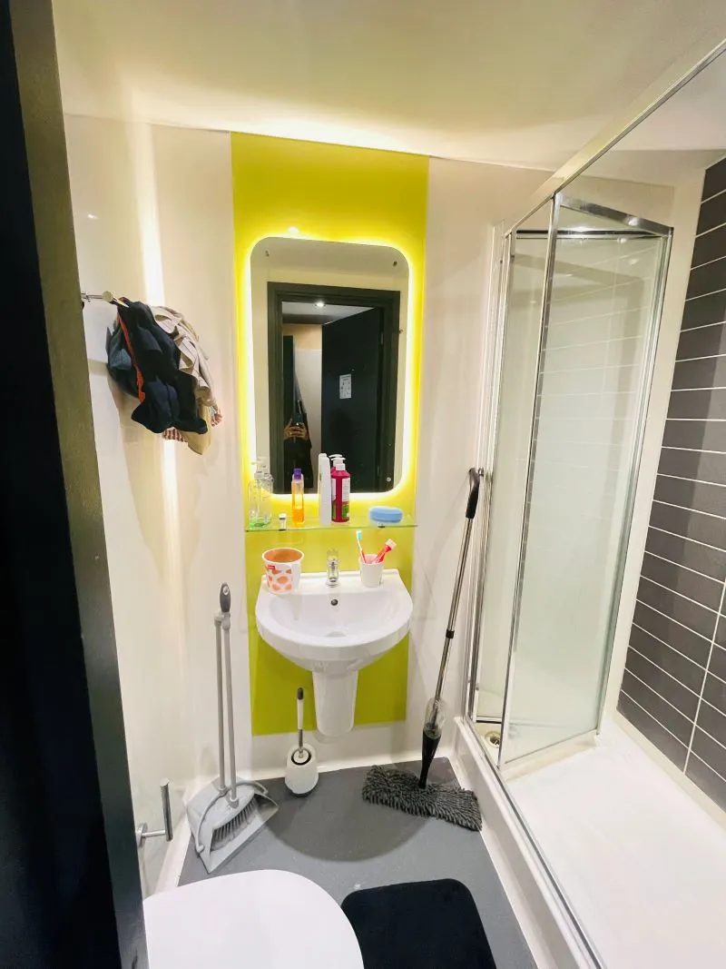 Spring Place, Luton, Bedfordshire, LU1 5FT - Online Auctions