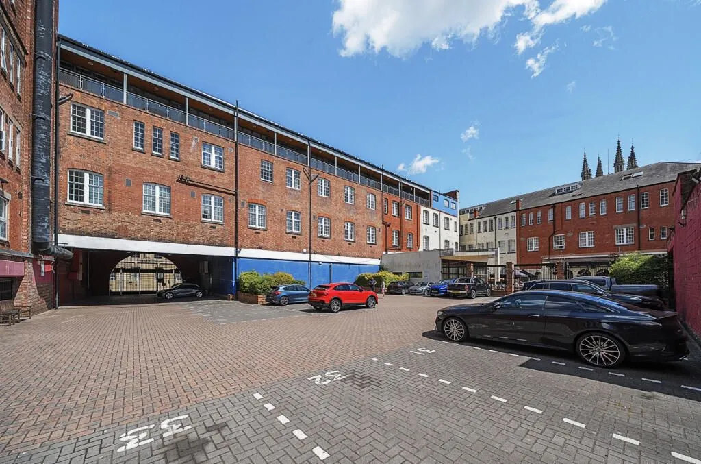 Lowgate, Hull, North Humberside, HU1 1AA - Online Auctions