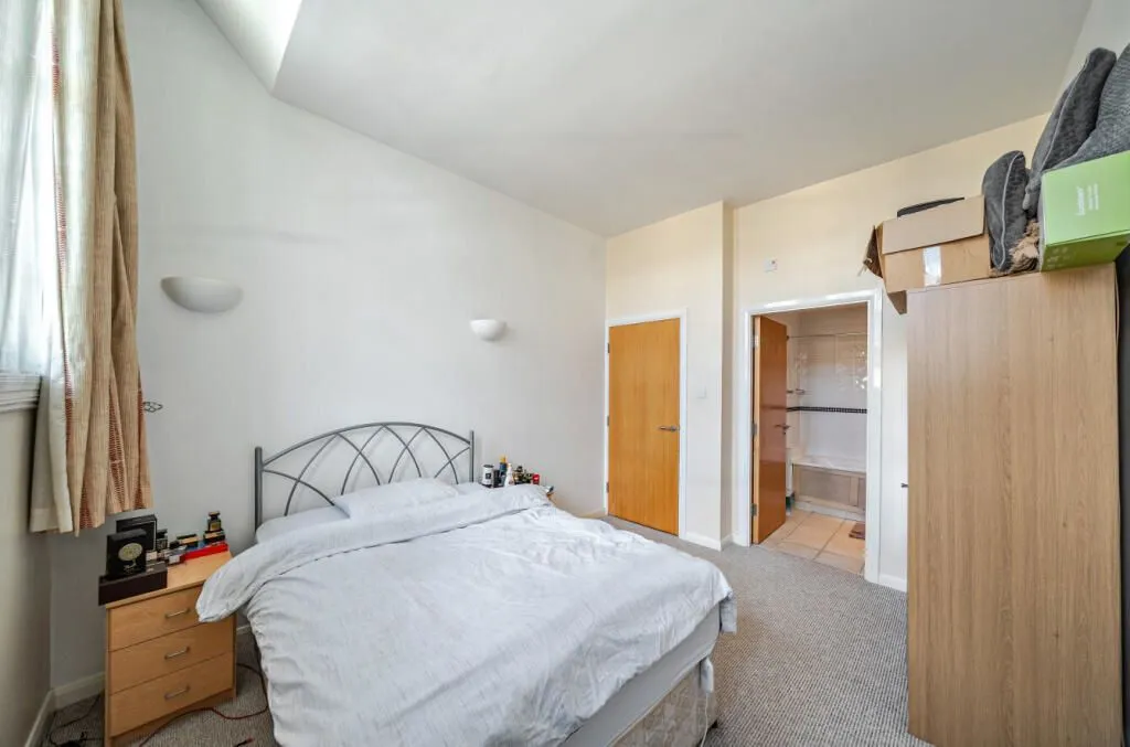 Lowgate, Hull, North Humberside, HU1 1AA - Online Auctions