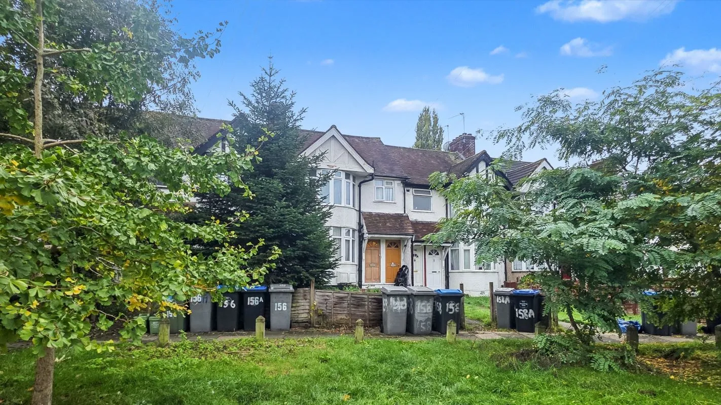 London, NW10 0DS - Online Auctions