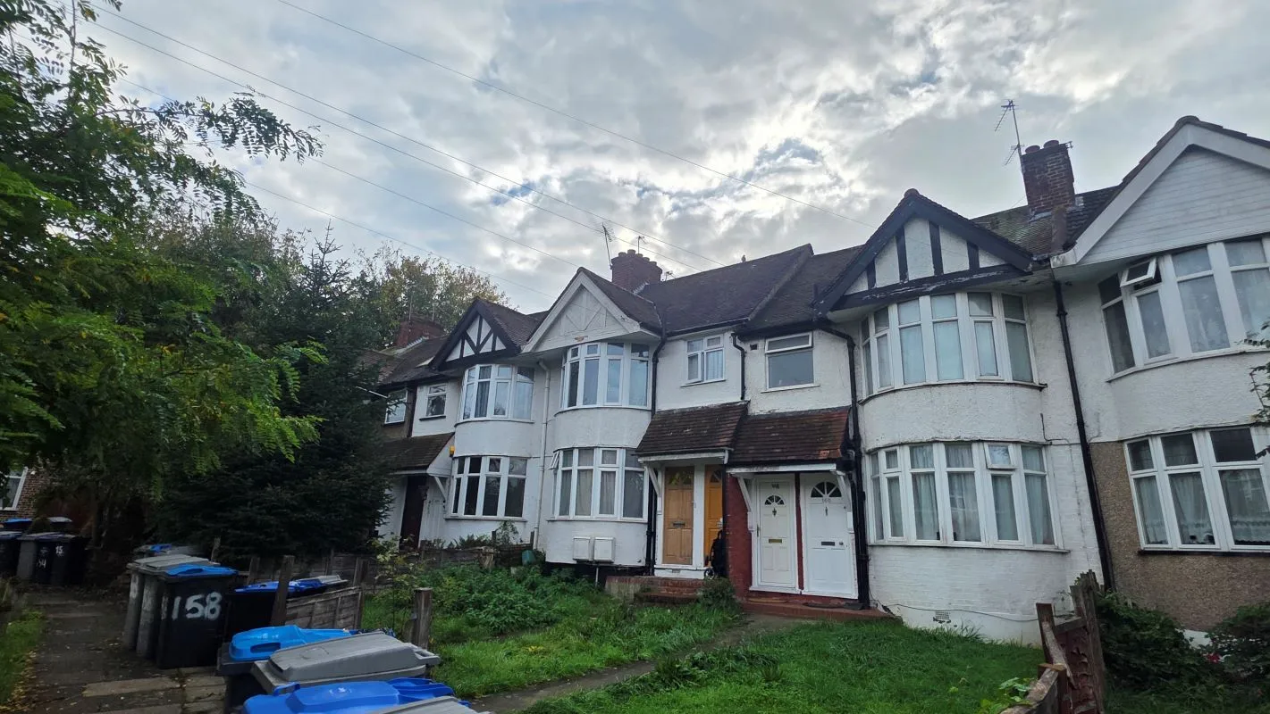 London, NW10 0DS - Online Auctions