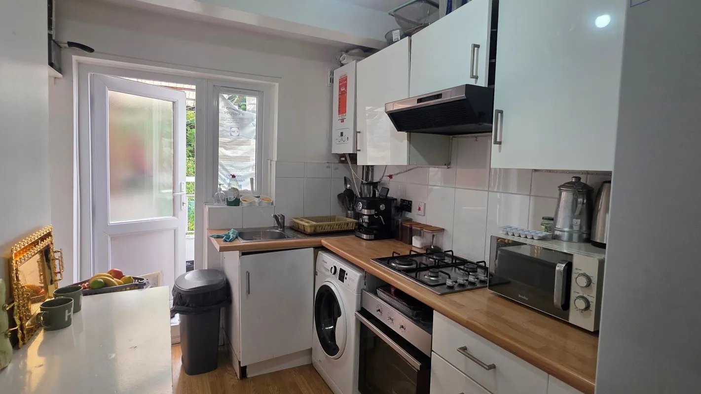 London, NW10 0DS - Online Auctions