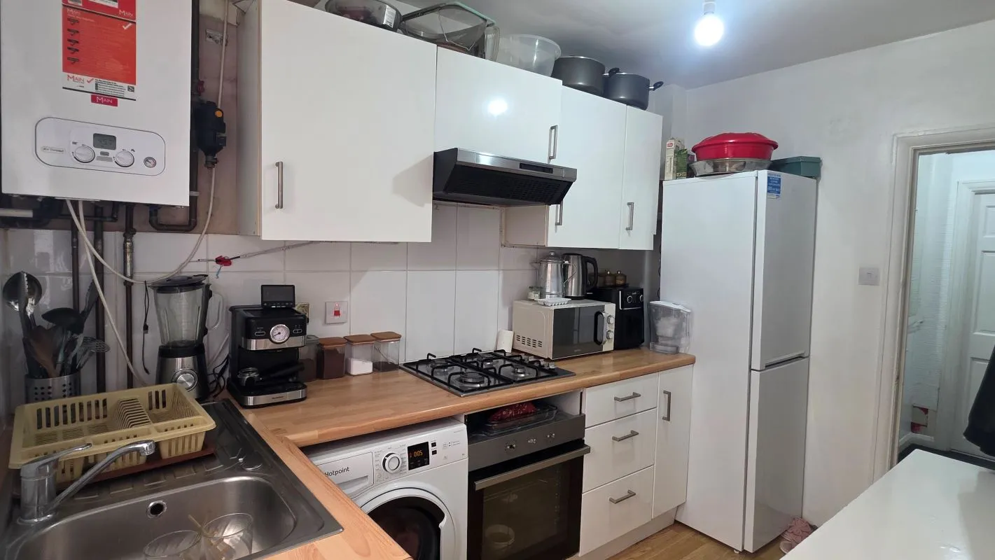 London, NW10 0DS - Online Auctions