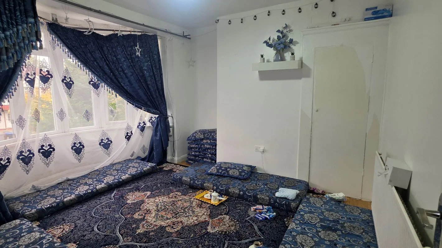 London, NW10 0DS - Online Auctions