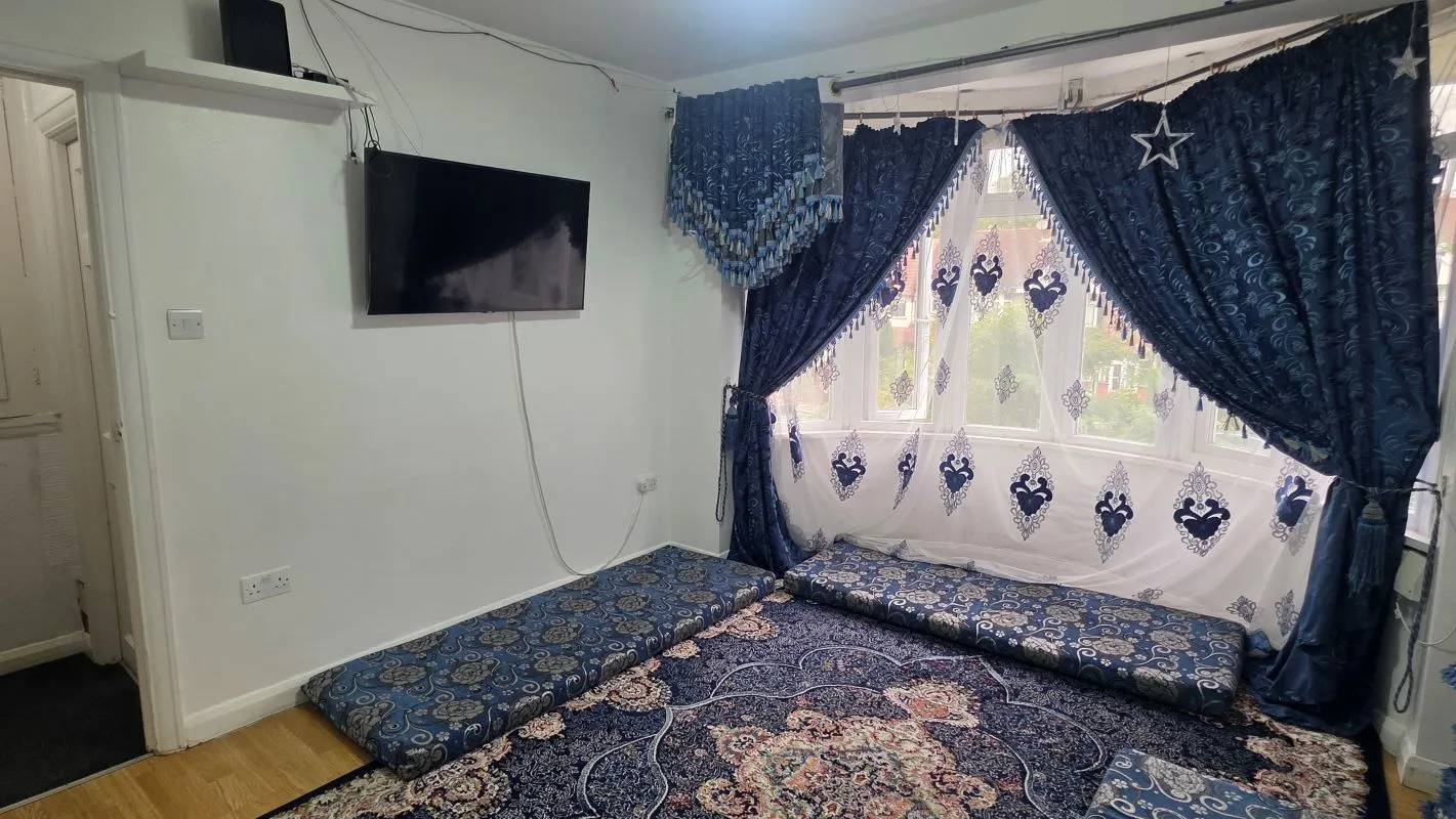 London, NW10 0DS - Online Auctions