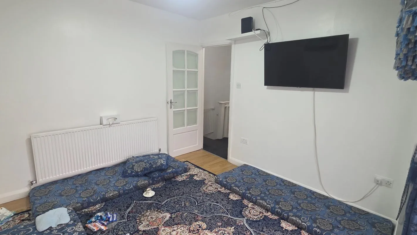 London, NW10 0DS - Online Auctions