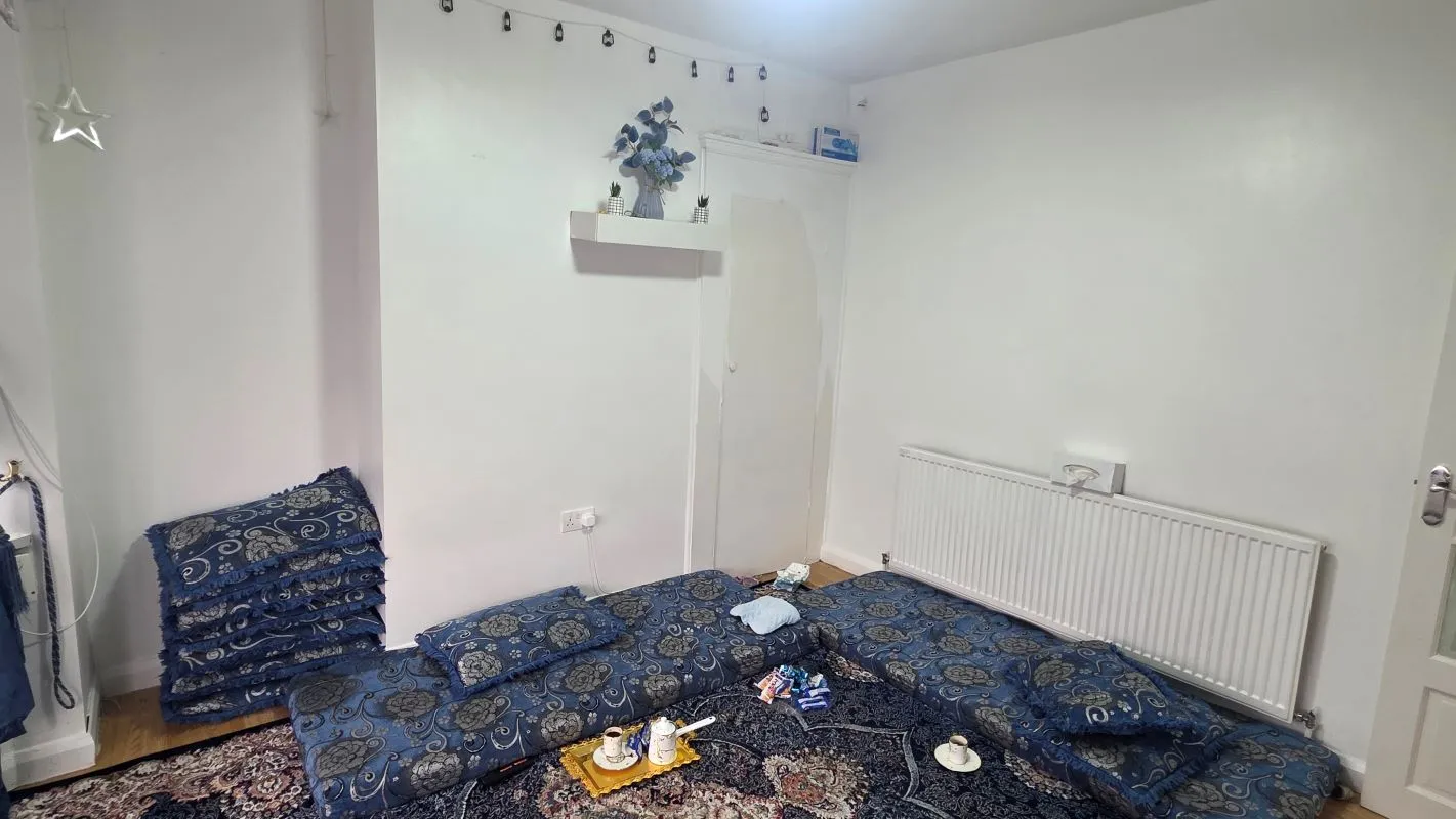 London, NW10 0DS - Online Auctions