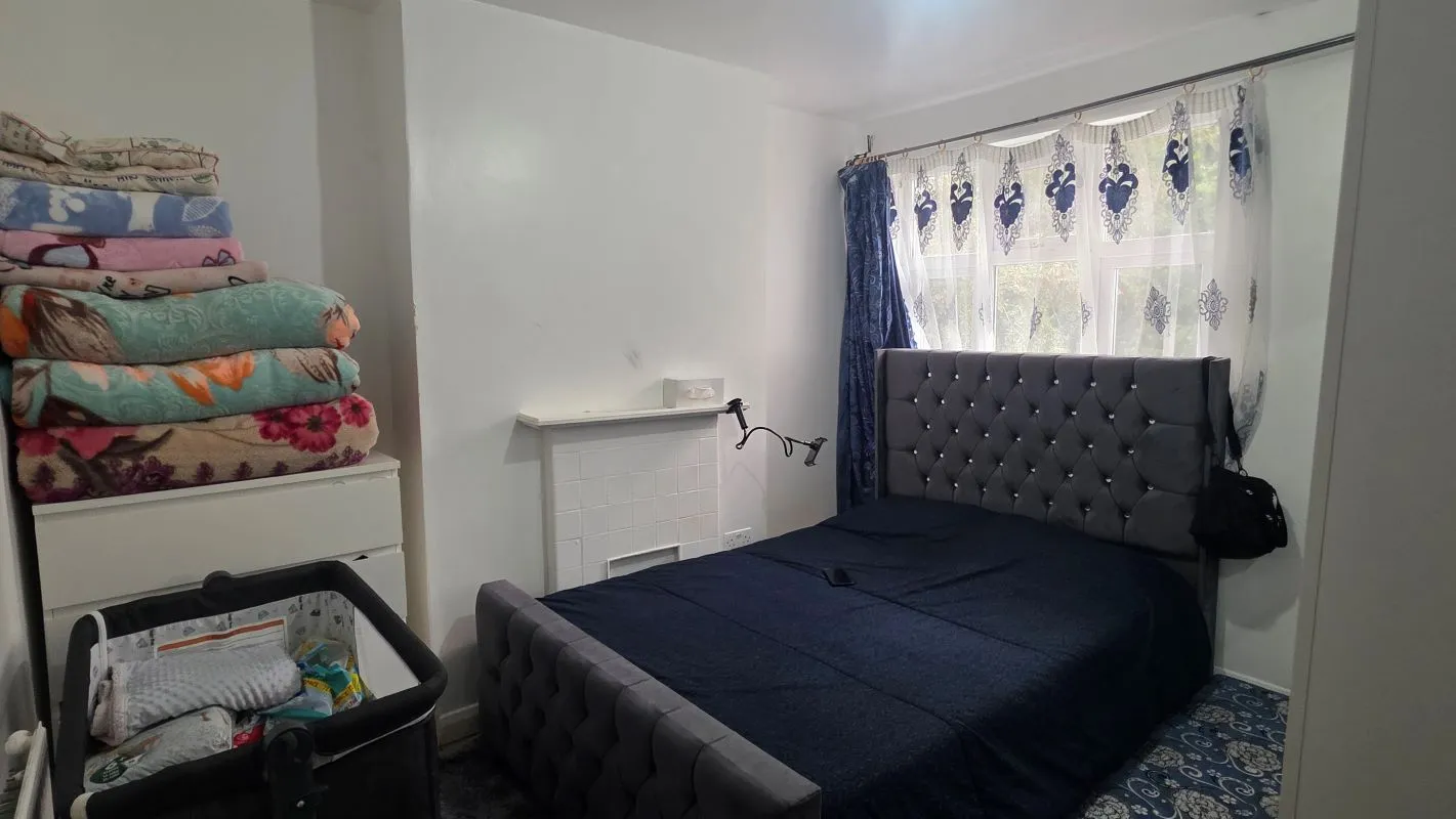 London, NW10 0DS - Online Auctions