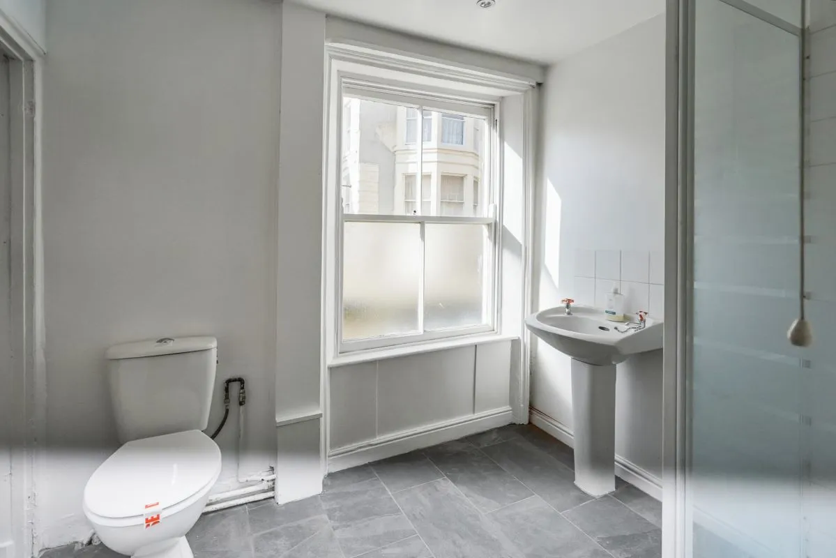 Scarborough, North Yorkshire, YO11 1NR - Online Auctions