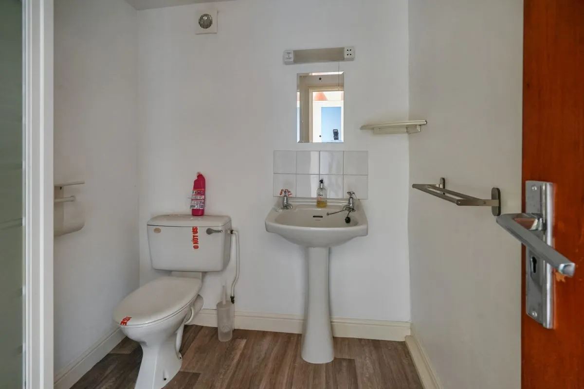 Scarborough, North Yorkshire, YO11 1NR - Online Auctions