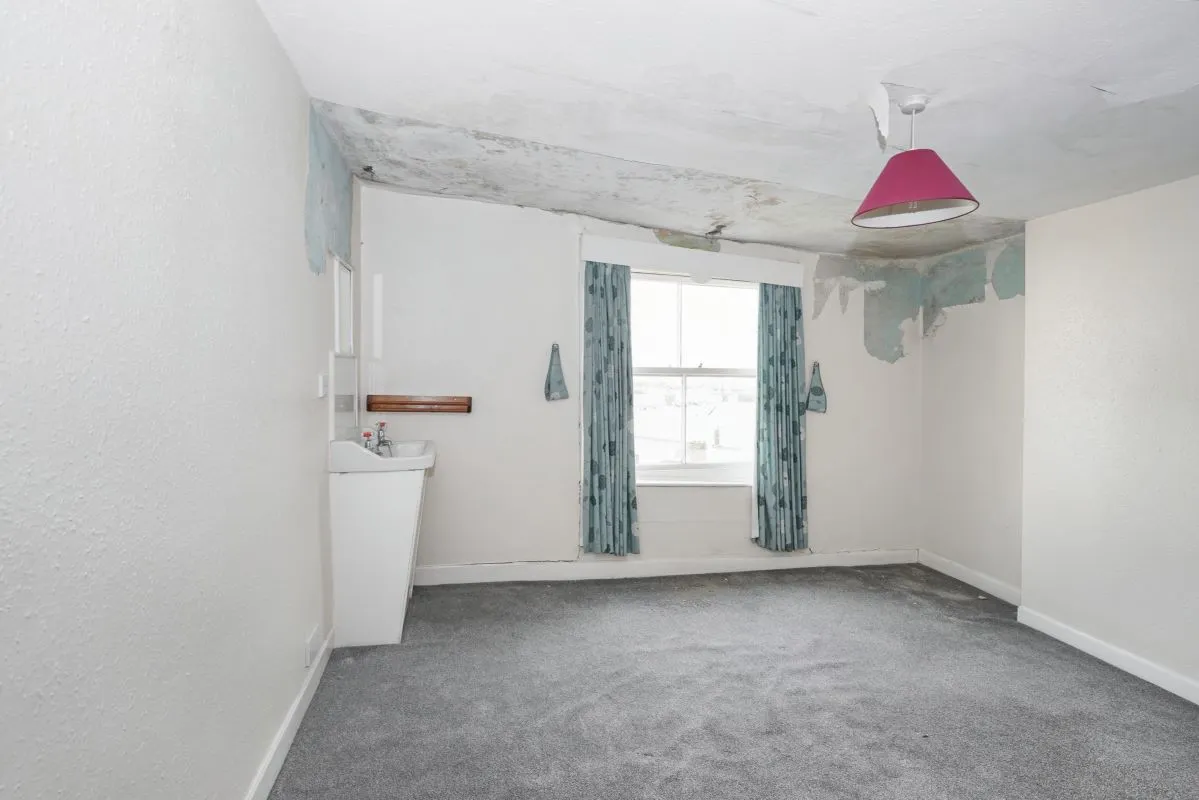 Scarborough, North Yorkshire, YO11 1NR - Online Auctions