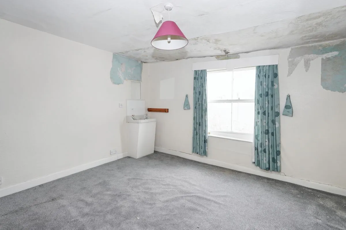 Scarborough, North Yorkshire, YO11 1NR - Online Auctions