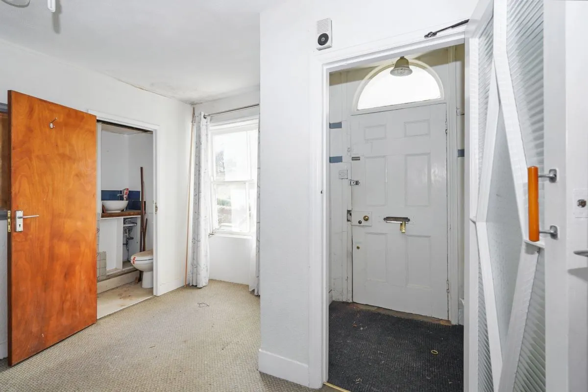 Scarborough, North Yorkshire, YO11 1NR - Online Auctions