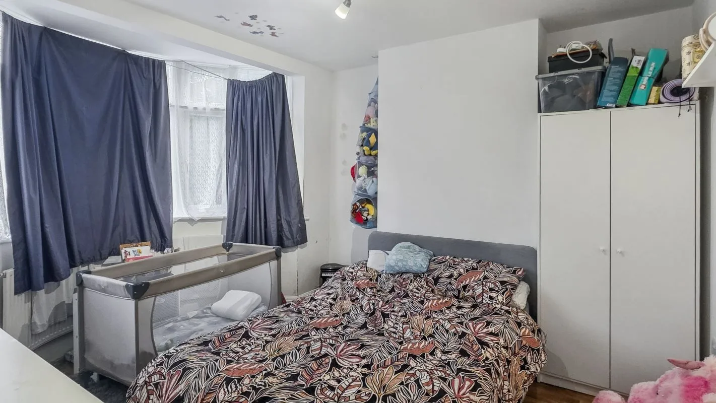 London, NW10 0DS - Online Auctions