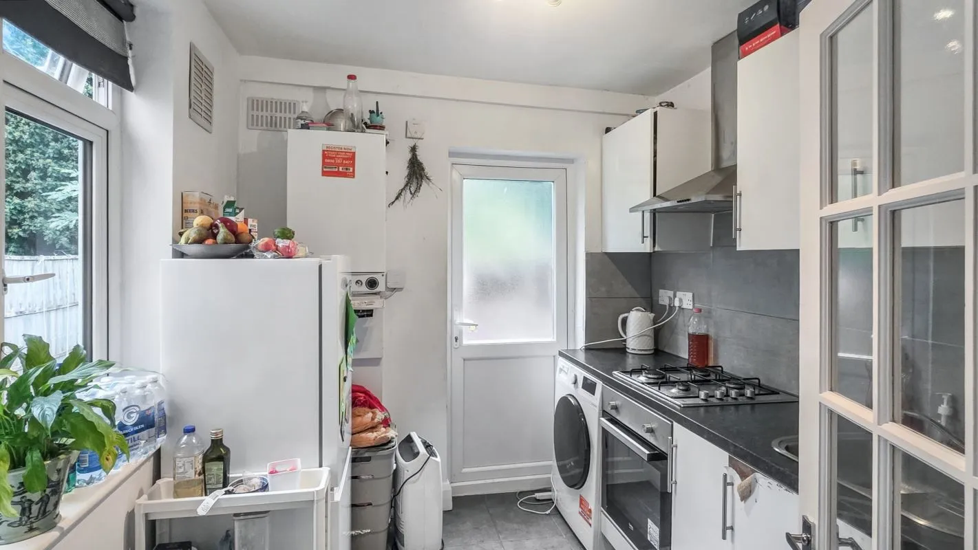 London, NW10 0DS - Online Auctions