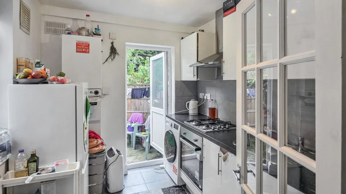 London, NW10 0DS - Online Auctions