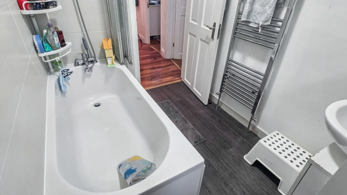 London, NW10 0DS - Online Auctions