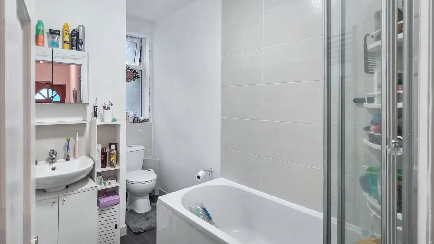 London, NW10 0DS - Online Auctions