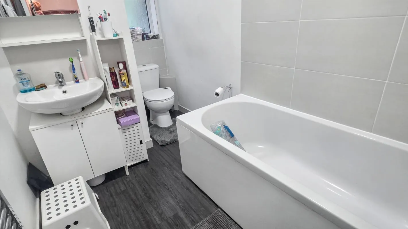 London, NW10 0DS - Online Auctions