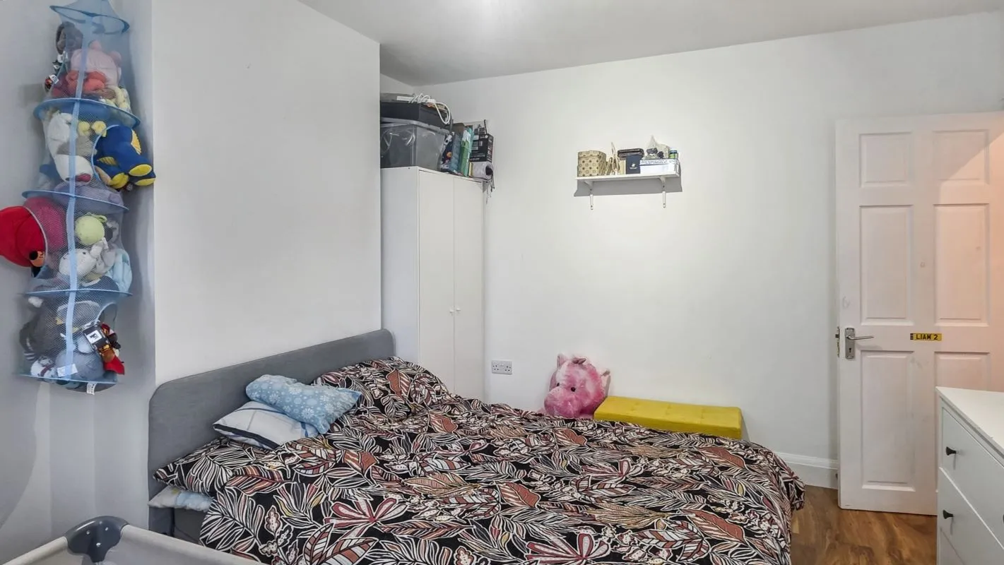 London, NW10 0DS - Online Auctions