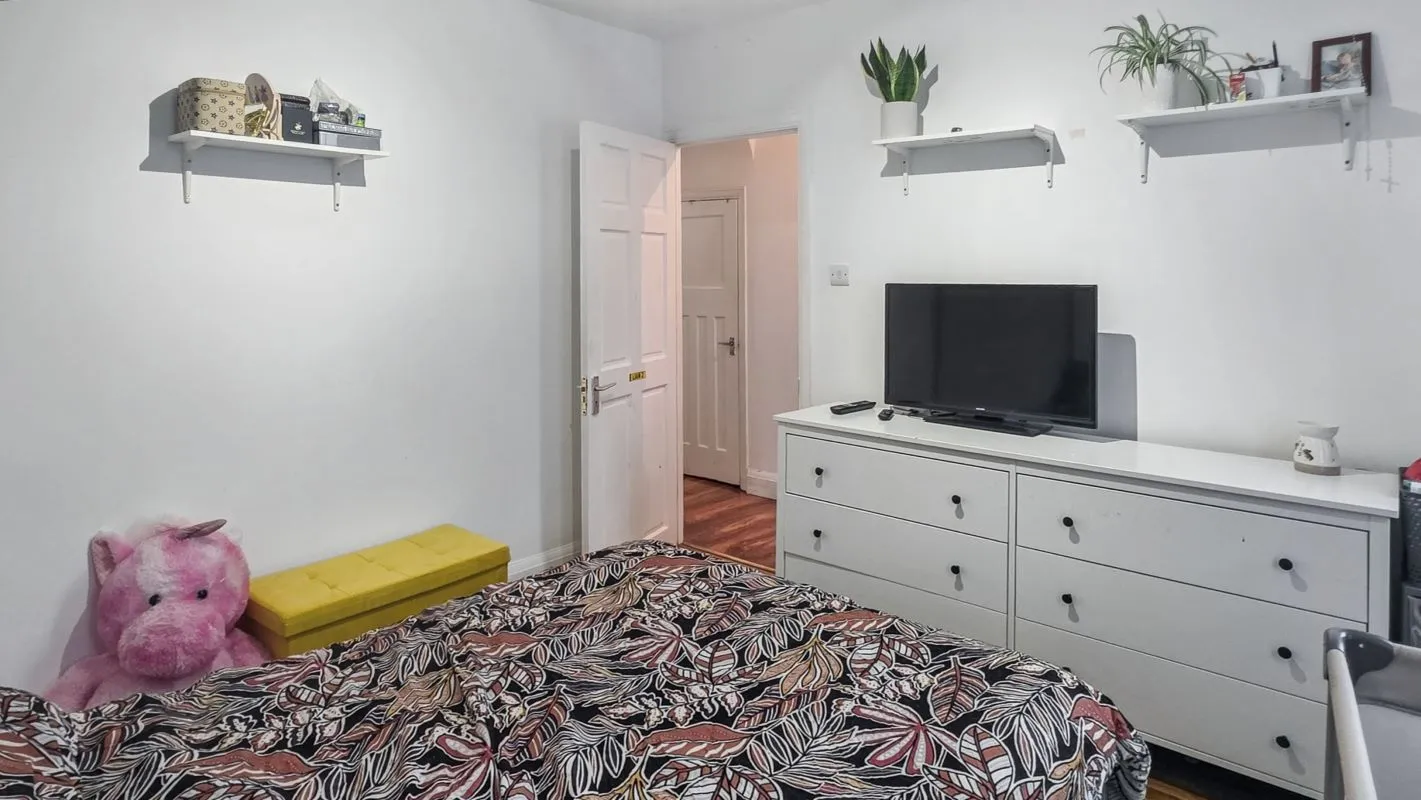 London, NW10 0DS - Online Auctions