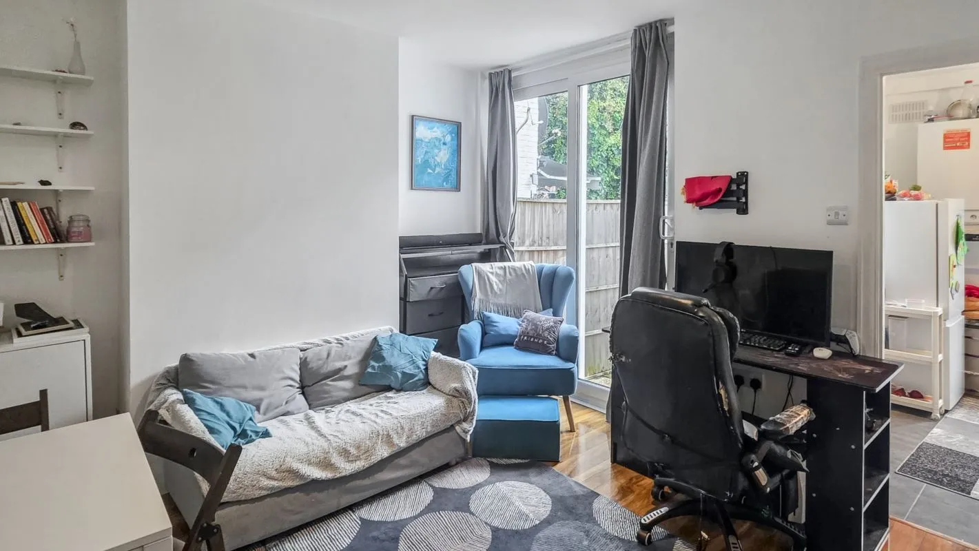 London, NW10 0DS - Online Auctions