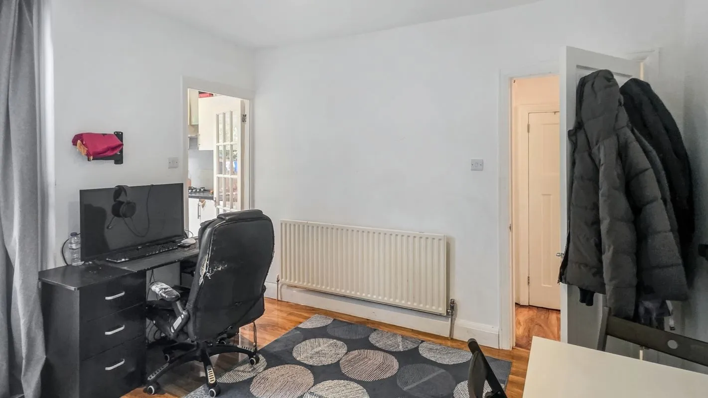 London, NW10 0DS - Online Auctions