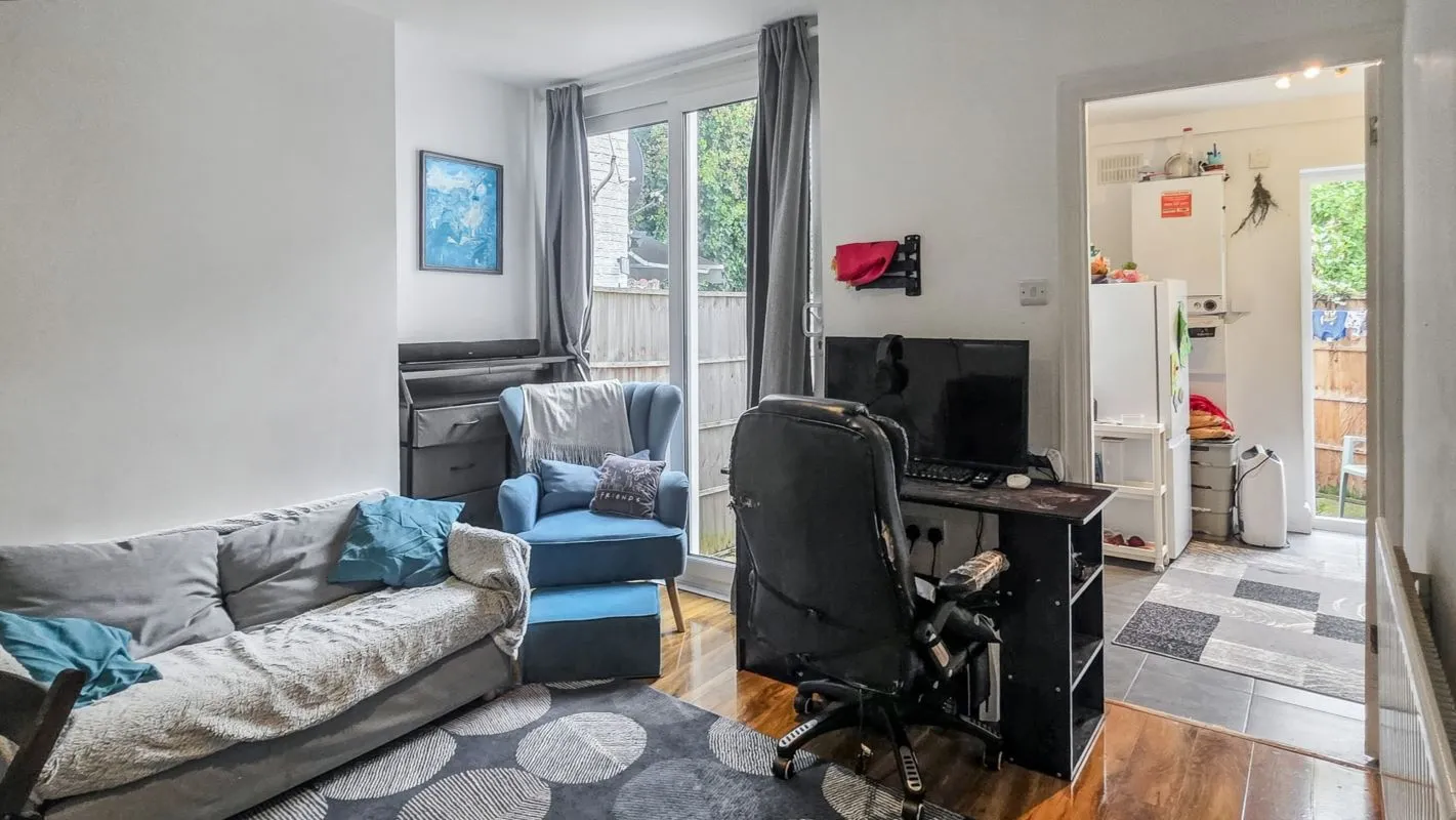 London, NW10 0DS - Online Auctions