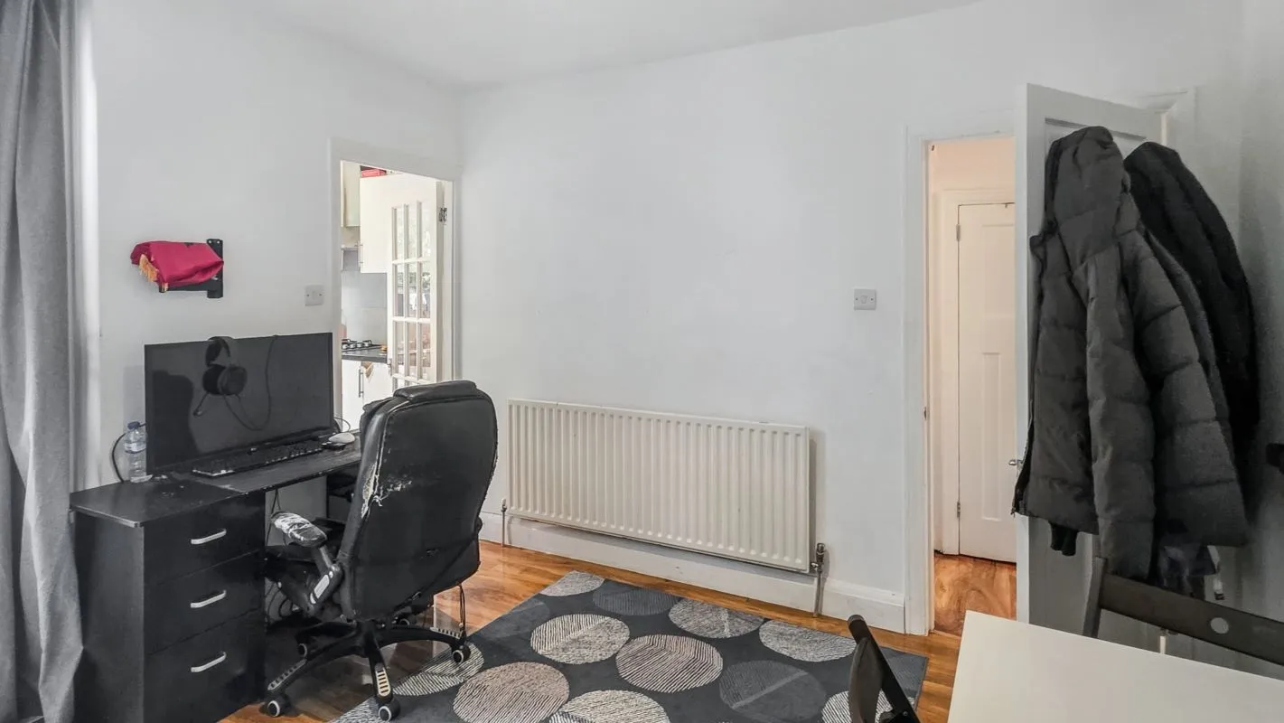 London, NW10 0DS - Online Auctions