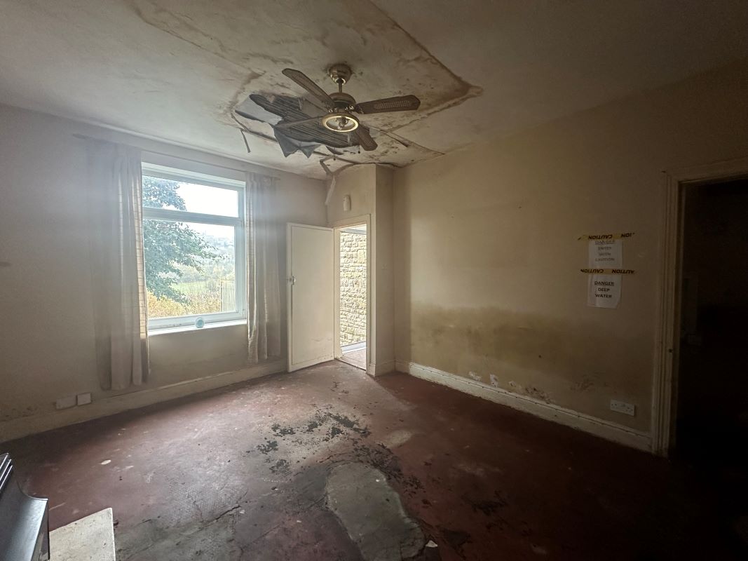 Linthwaite, Huddersfield, West Yorkshire, HD7 5QY - Online Auctions