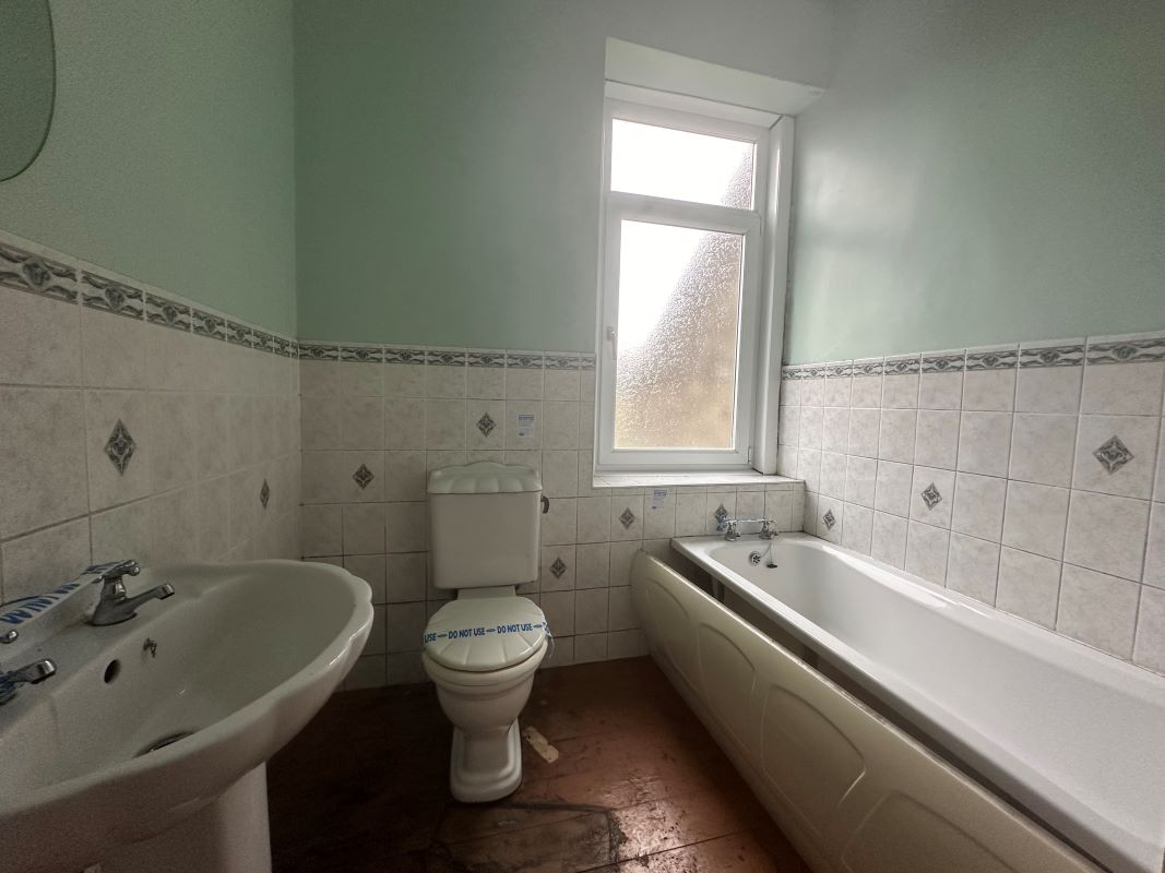 Linthwaite, Huddersfield, West Yorkshire, HD7 5QY - Online Auctions