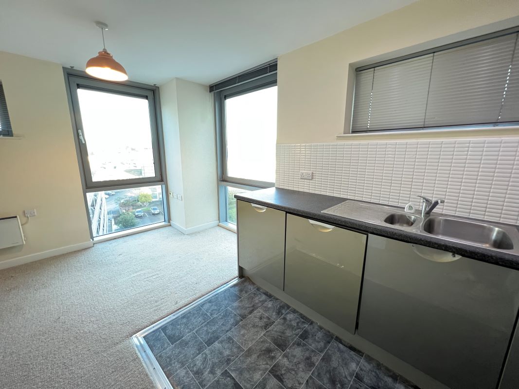 323 Bramall Lane, Sheffield, South Yorkshire, S2 4RJ - Online Auctions