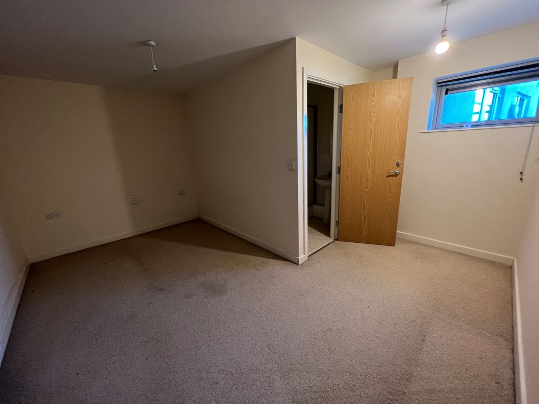 323 Bramall Lane, Sheffield, South Yorkshire, S2 4RJ - Online Auctions