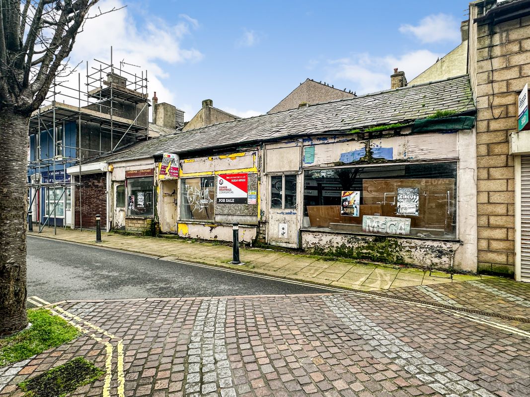 Morecambe, Lancashire, LA3 1QF - Online Auctions