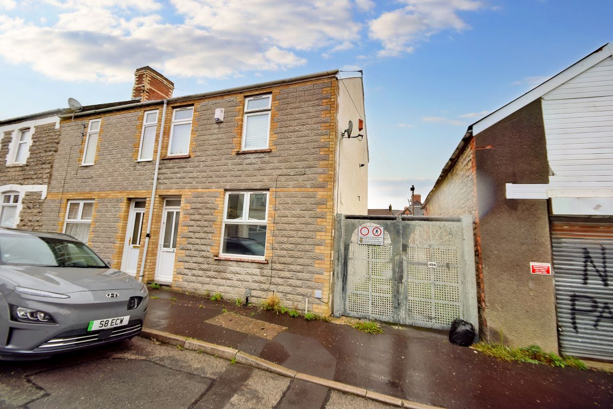 Barry, South Glamorgan, CF63 4PT - Online Auctions