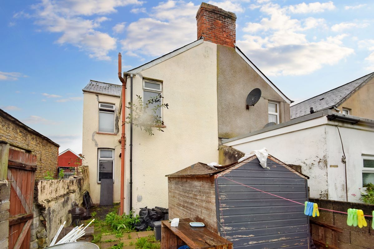 Barry, South Glamorgan, CF63 4PT - Online Auctions