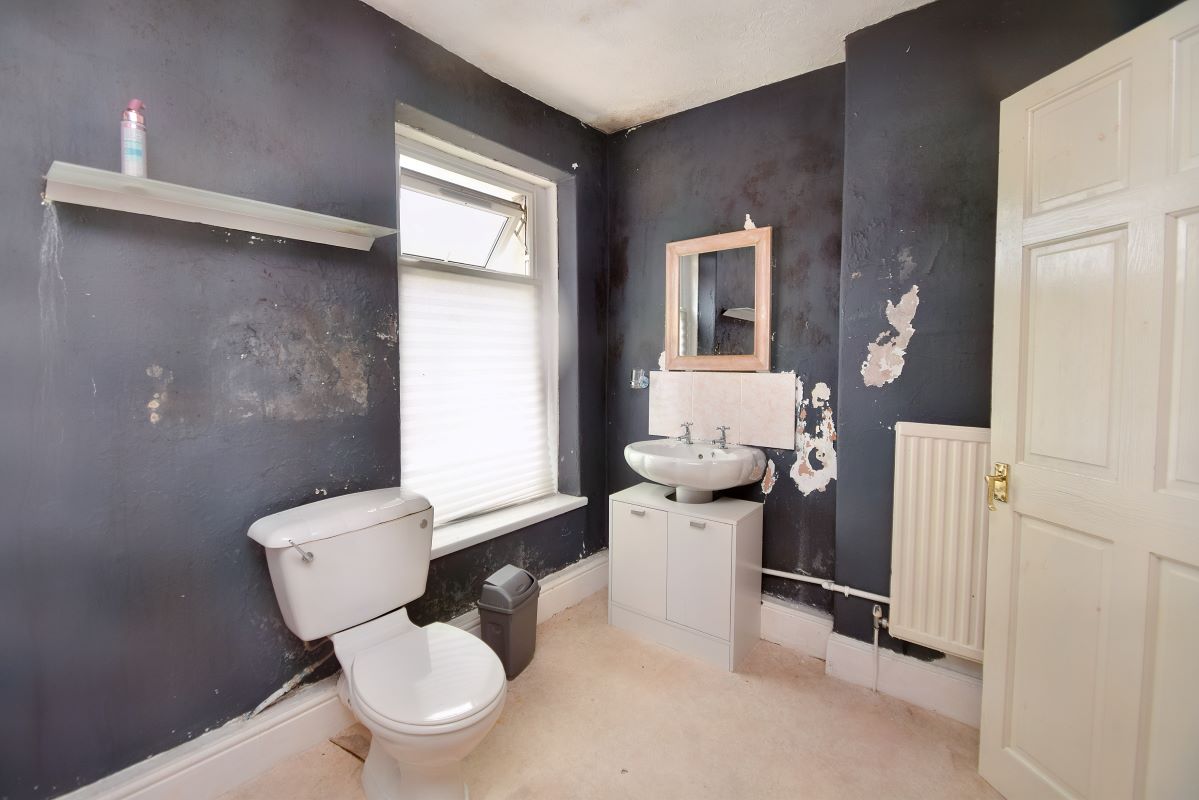 Barry, South Glamorgan, CF63 4PT - Online Auctions