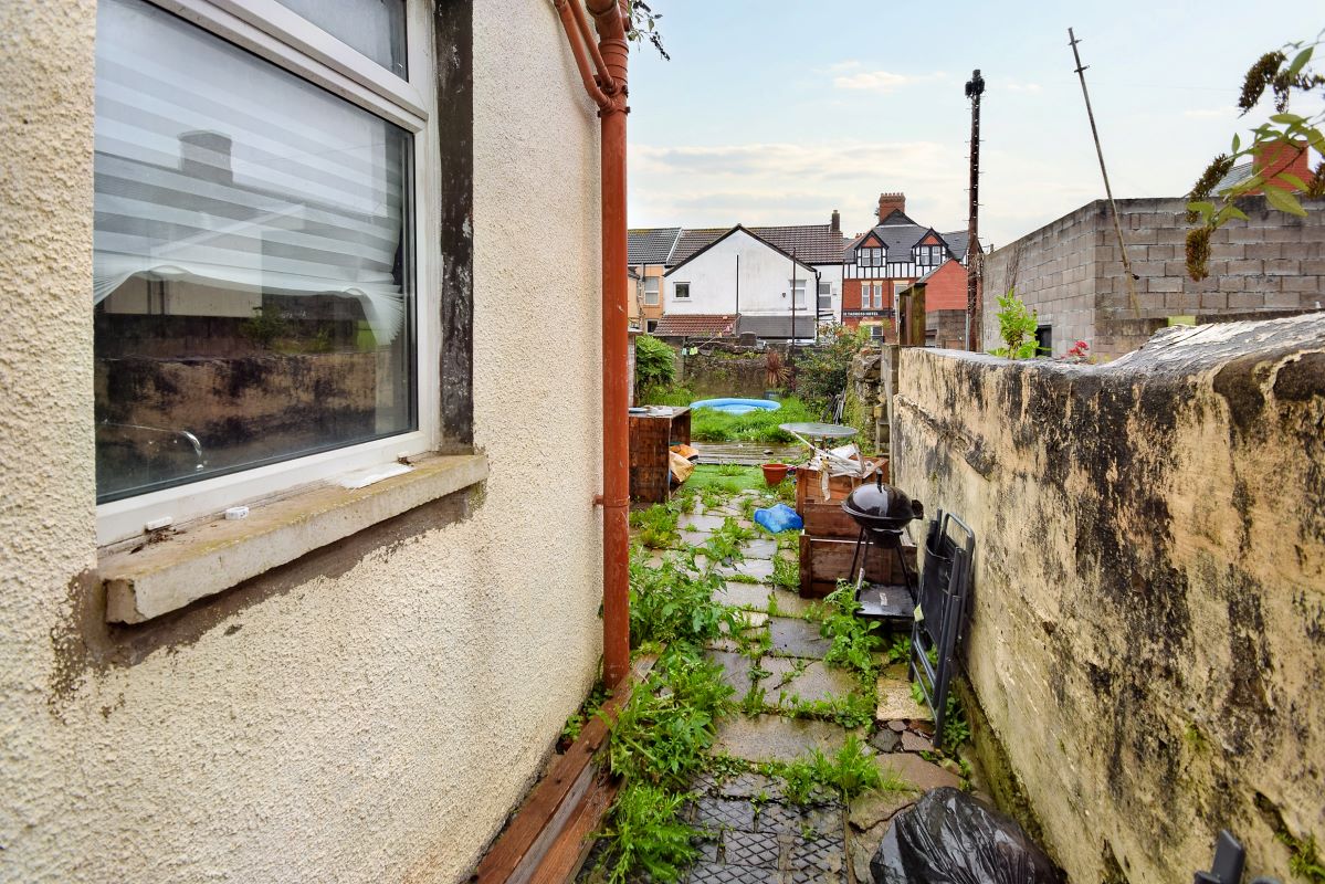 Barry, South Glamorgan, CF63 4PT - Online Auctions