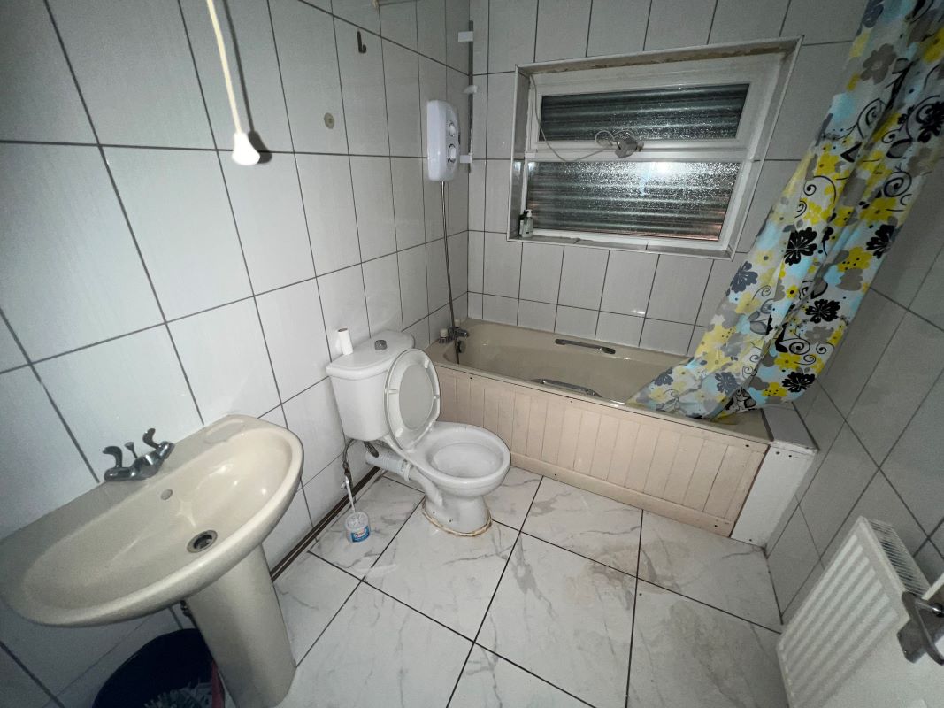 Edlington, Doncaster, South Yorkshire, DN12 1BA - Online Auctions